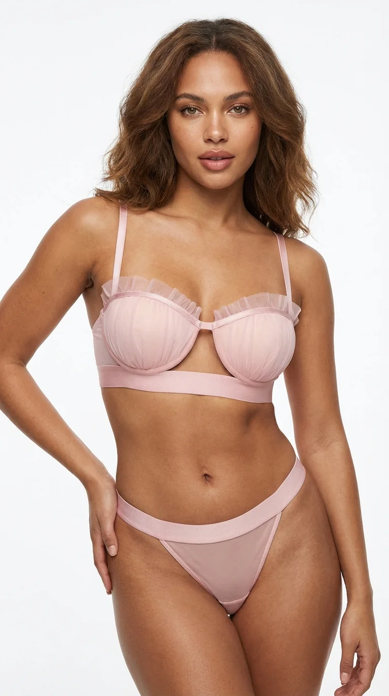 LunaIntim Vizon Tül Fırfırlı Sütyen Takımı Saten Detaylı ve Pencereli Modern Set - Model Üzerinde Önden Görünüm